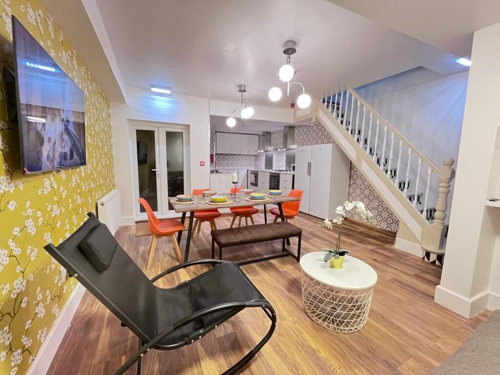 50 Bedford, L4